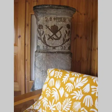 Alpia 26 - Zwei Zimmerwohnung In Traditionellem Walliser Haus