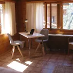 Alpia 26 - Zwei Zimmerwohnung In Traditionellem Walliser Haus * Gasenried