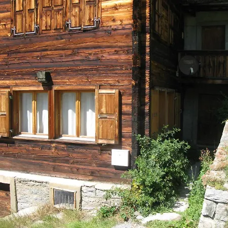 Alpia 26 - Zwei Zimmerwohnung In Traditionellem Walliser Haus *